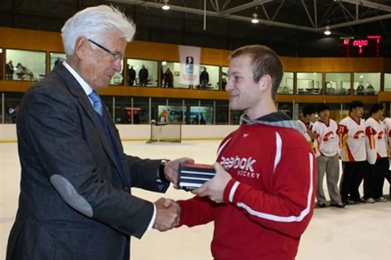 Radosvet Petrov receiving a reward for being the best player at a national tournament
